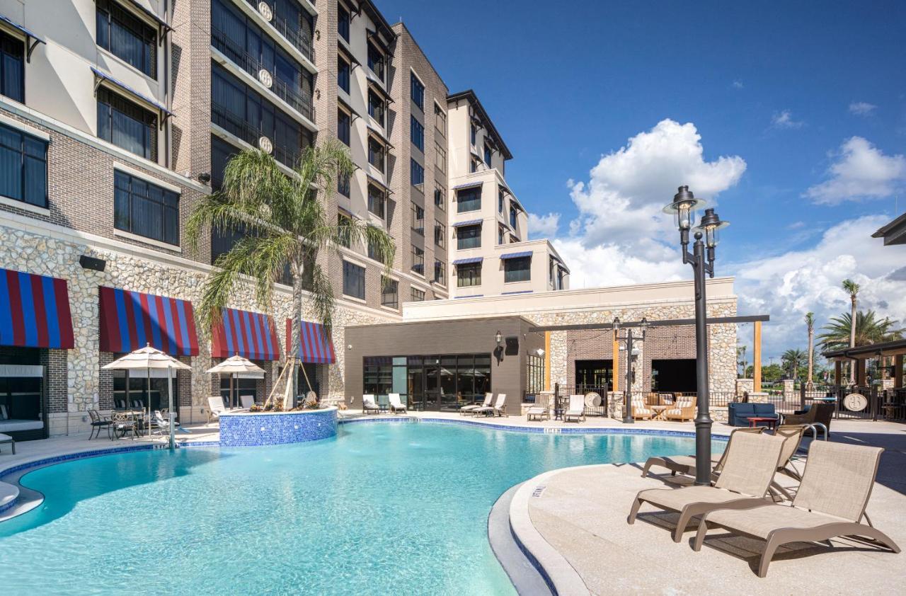 דה וילאג'ס The Brownwood Hotel & Spa מראה חיצוני תמונה