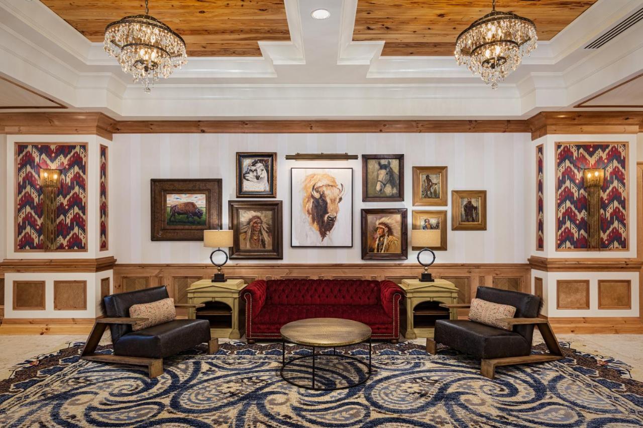 דה וילאג'ס The Brownwood Hotel & Spa מראה חיצוני תמונה