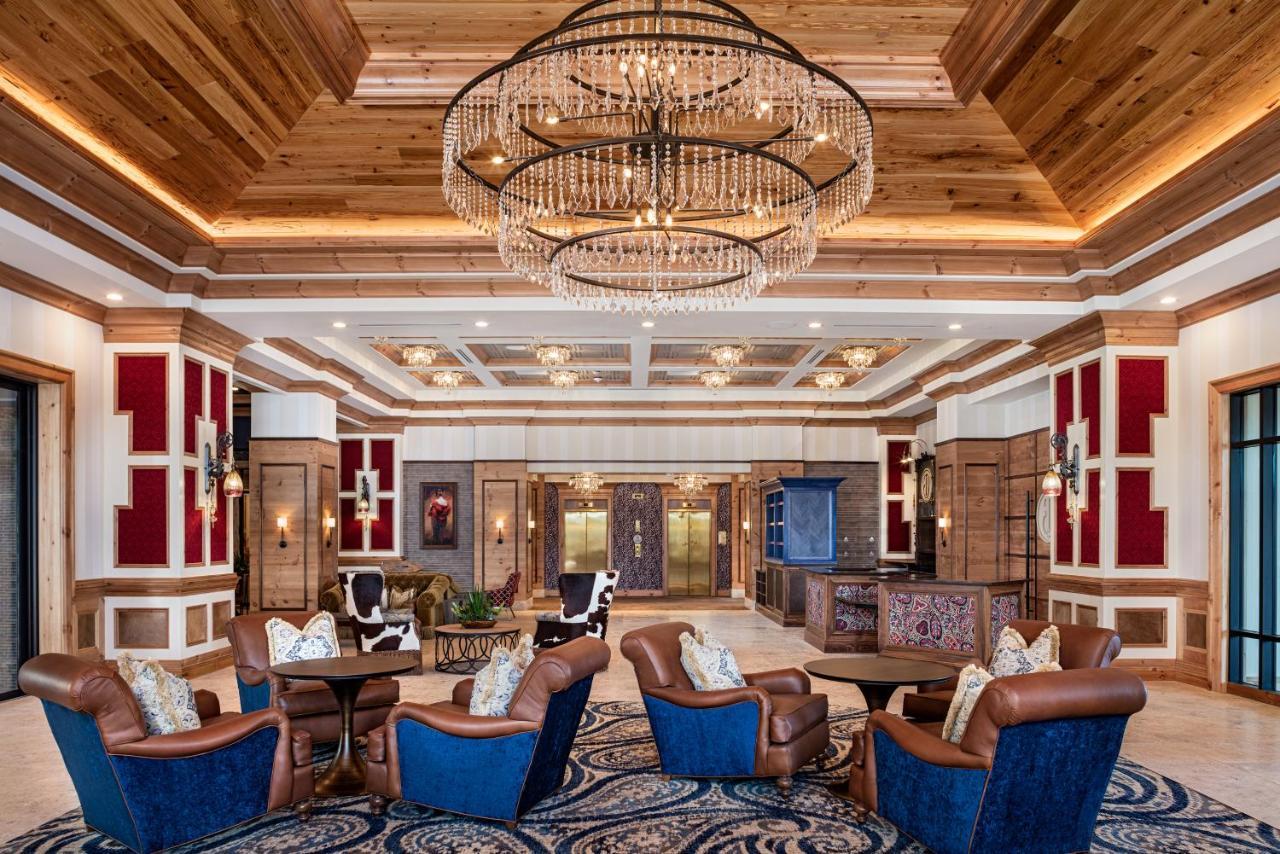 דה וילאג'ס The Brownwood Hotel & Spa מראה חיצוני תמונה