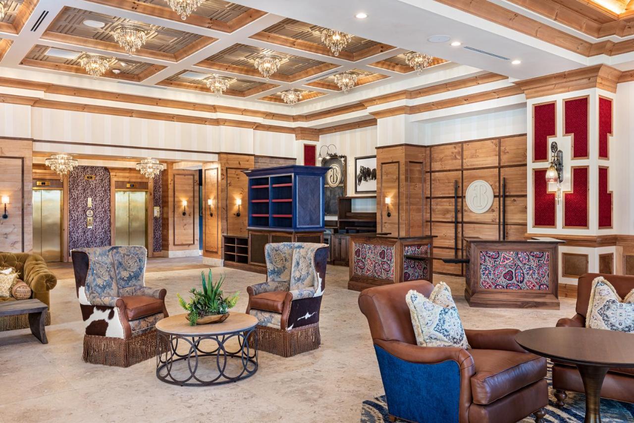 דה וילאג'ס The Brownwood Hotel & Spa מראה חיצוני תמונה