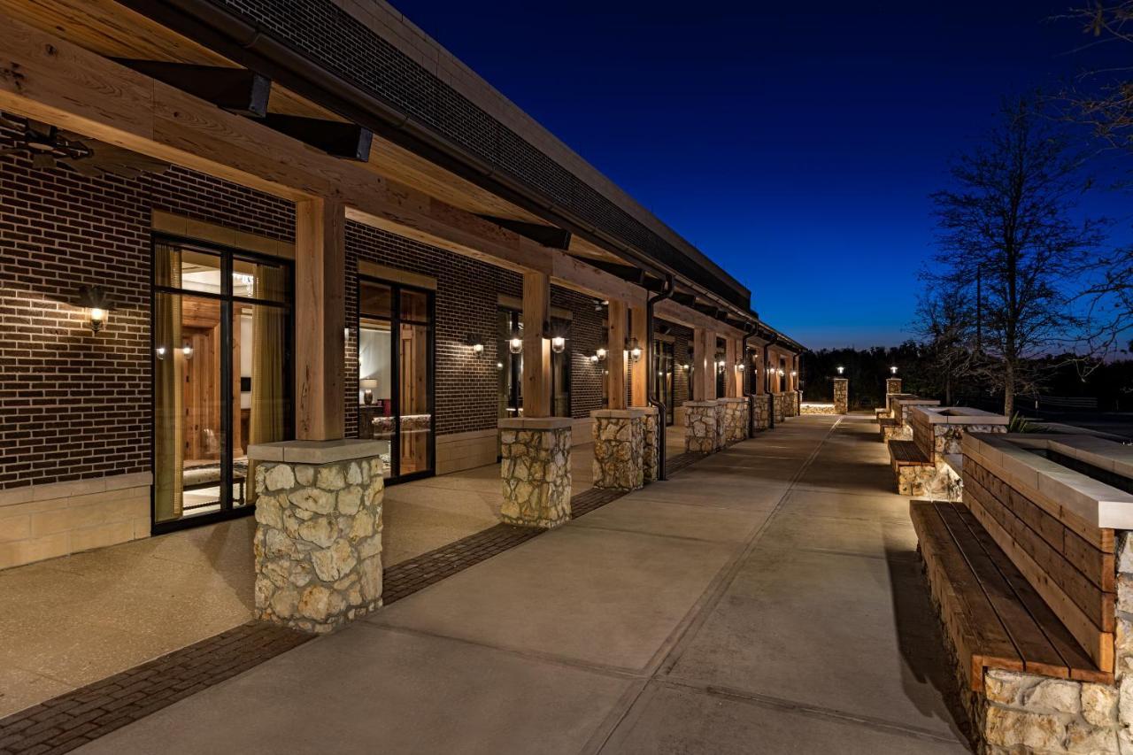 דה וילאג'ס The Brownwood Hotel & Spa מראה חיצוני תמונה