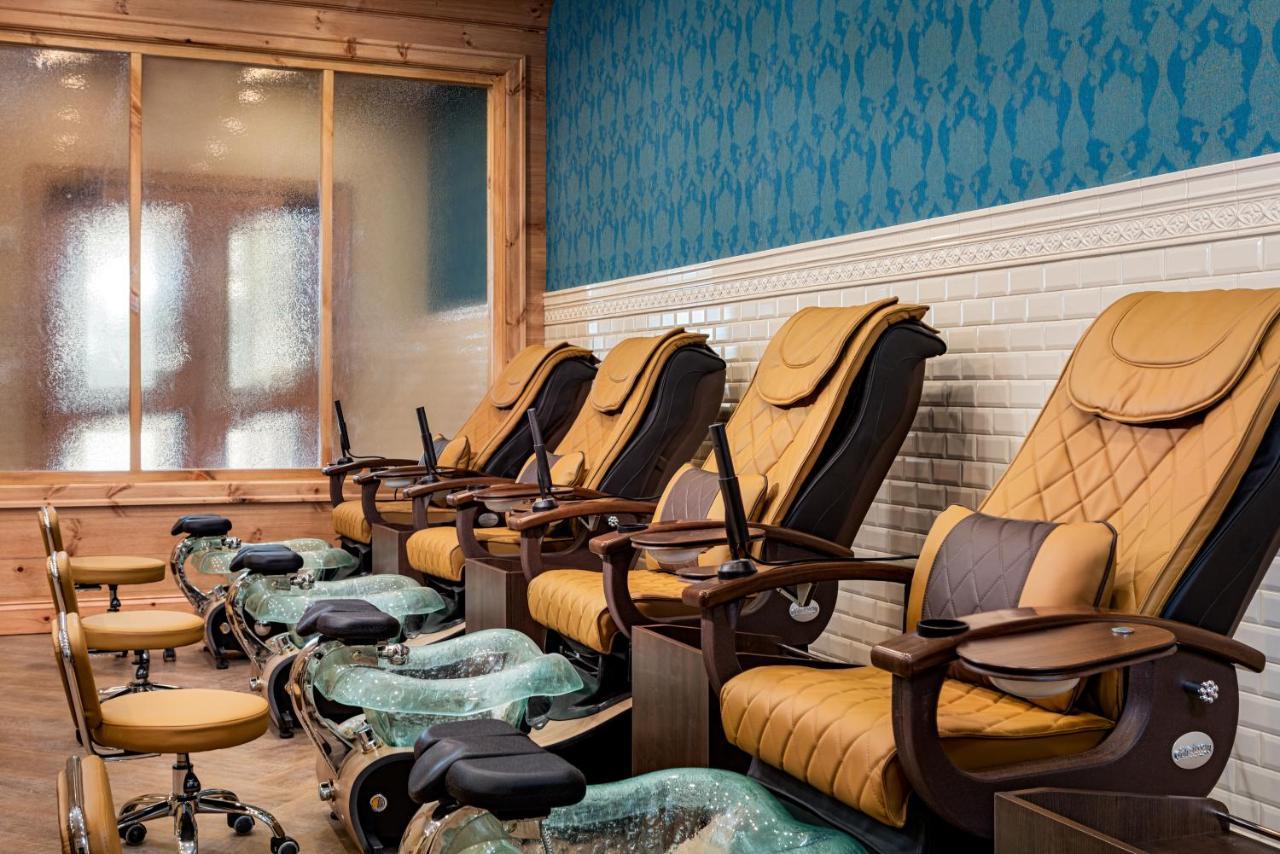 דה וילאג'ס The Brownwood Hotel & Spa מראה חיצוני תמונה