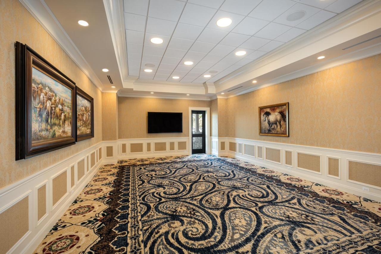 דה וילאג'ס The Brownwood Hotel & Spa מראה חיצוני תמונה